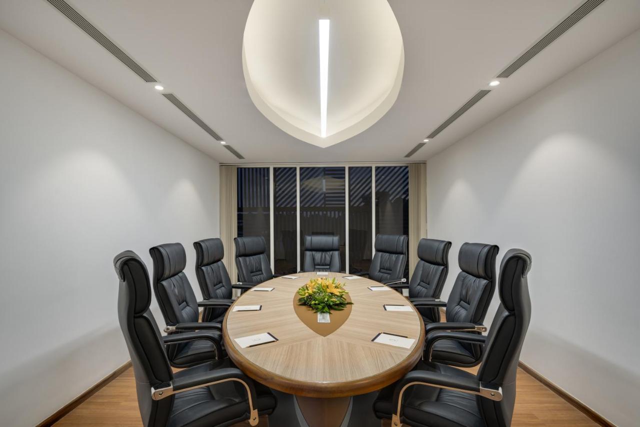 O By Tamara, Trivandrum トリバンドラム エクステリア 写真 Boardroom at the headquarters of the National Stock Exchange of India